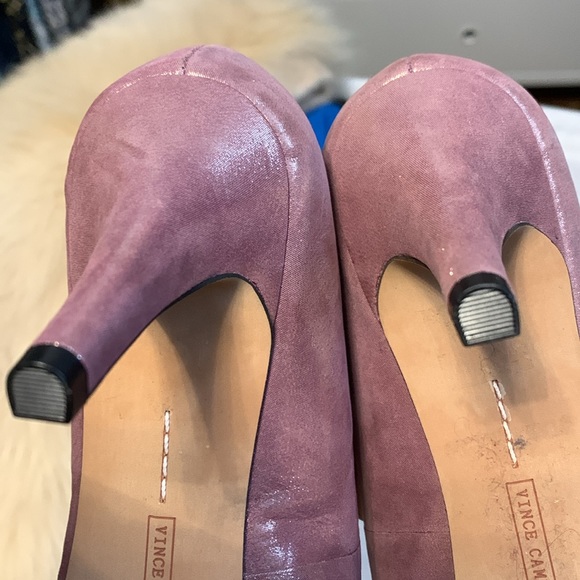 Opalescent mauve platform leather Vince Camuto pumps. NWOT. Size 7 1/2 M. - Picture 6 of 8